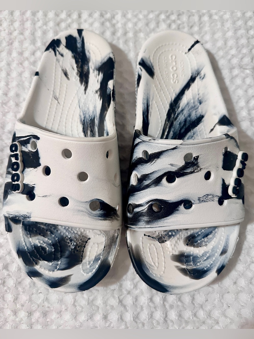 Crocs White & Black Marble Classic Slide M-6/W-8
